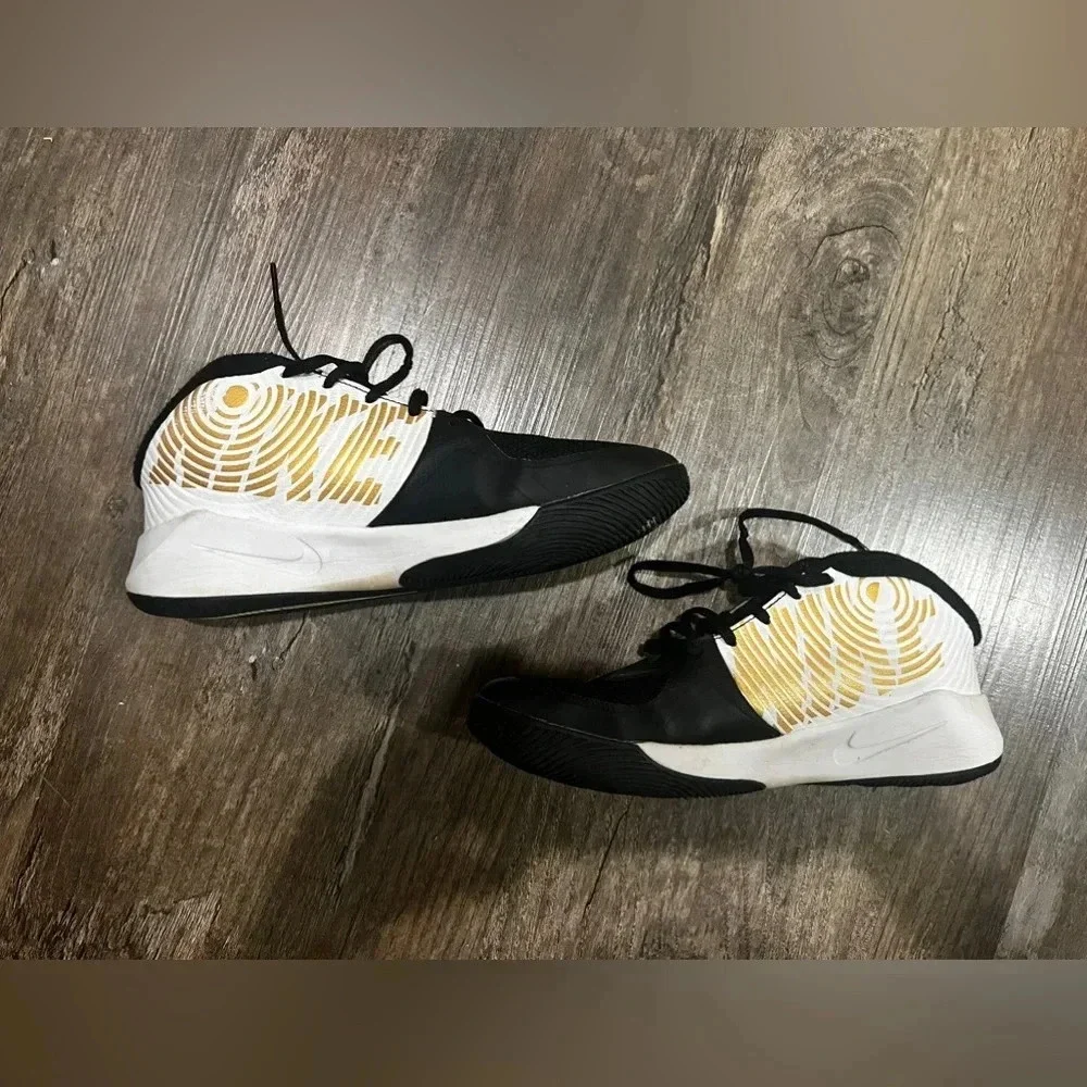 Nike Boys Team Hustle White Black Gold Sneaker Shoes